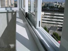 Раздвижное или распашное остекление балкона? Преимущества различных систем